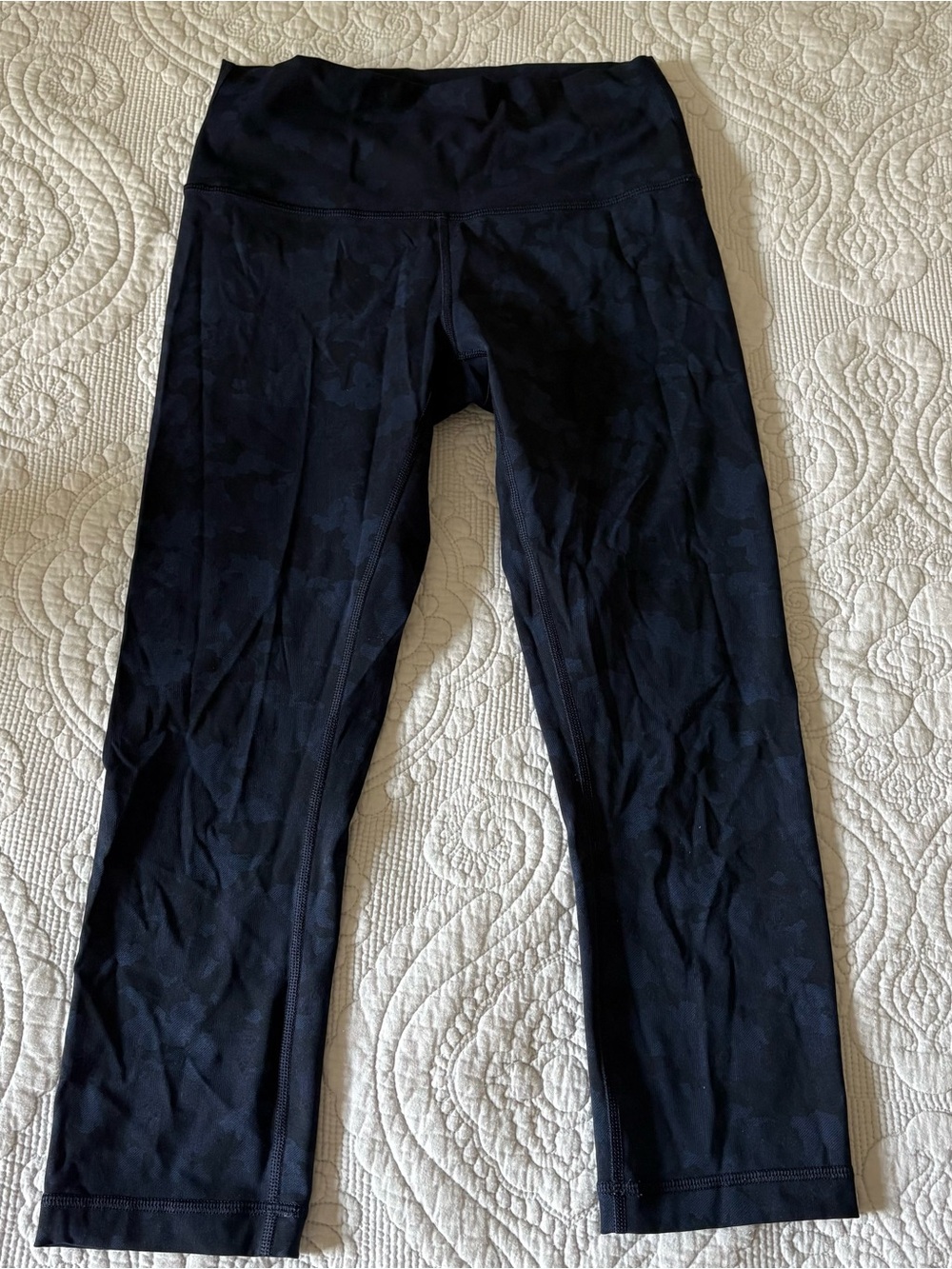 Lululemon Wunder Under Crop Leggings Size 6 Navy Black Print